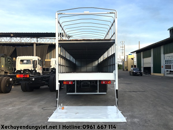 xe tải thùng chở xe máy dongfeng b180 nhập khẩu