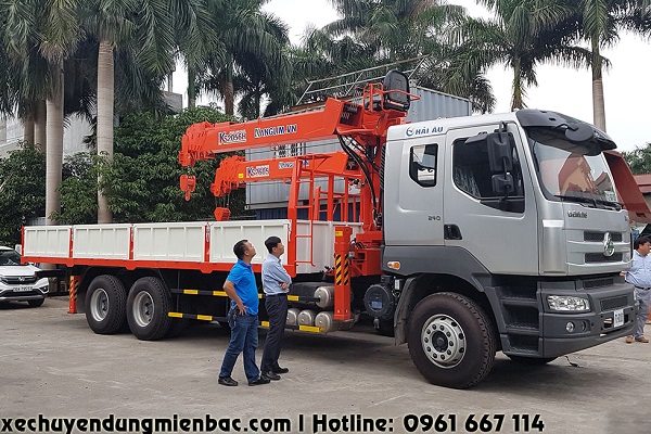 xe cẩu tư hành 8 tấn kanglim - chen long 3 chân