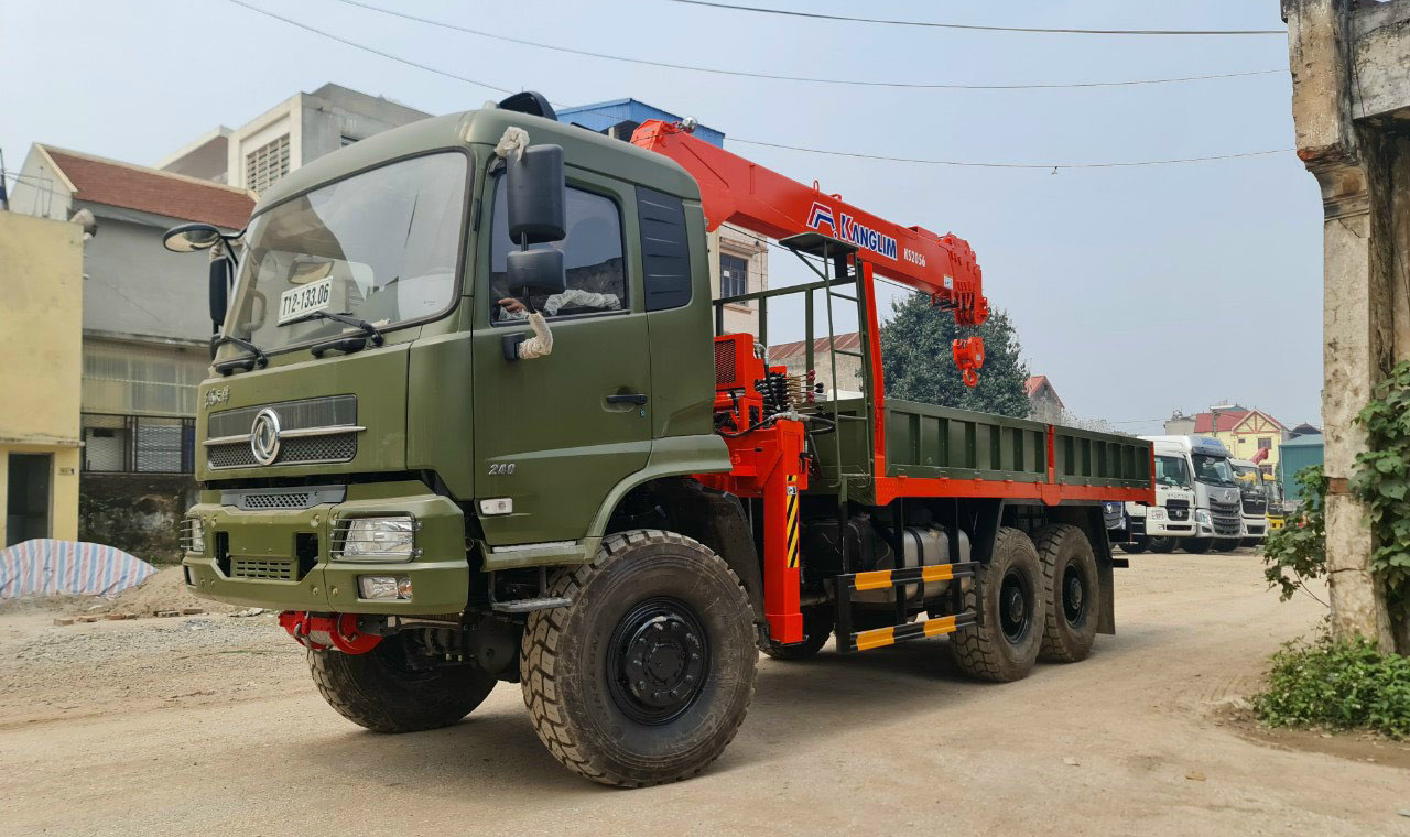 DONGFENG 3 cầu dầu (6x6) gắn cẩu Kanglim 8 tấn KS2056
