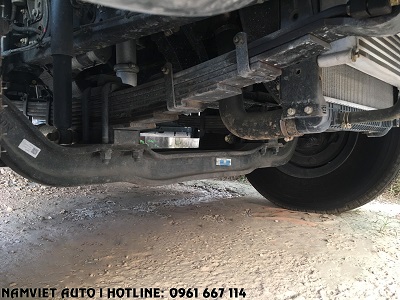 hệ thống treo trục trước lò xo giảm chấn của xe tải dongfeng hoàng huy b180 thùng kín