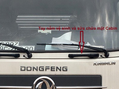 tay năm phía trước cabin vệ sinh và bảo dưỡng kính chắn gió và cần gạt mưa xe tải dongfeng hoàng huy b180 thùng kín chở pallet