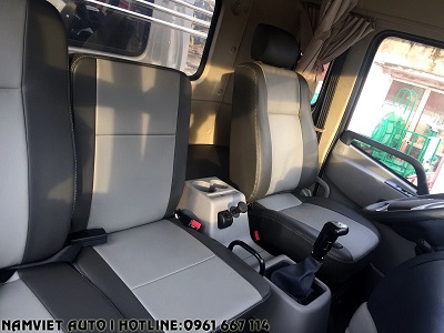ghế ngồi êm ái rộng rãi cho cảm giác lái thoải mái trên xe tải dongfeng b180