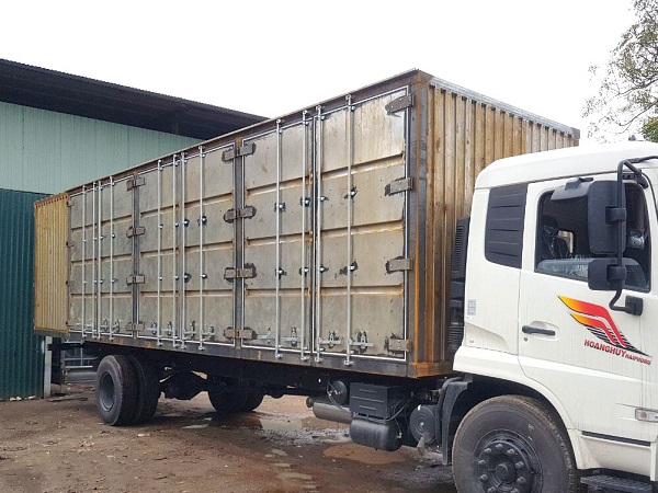 hình ảnh thùng kín container khi đặt lên xe