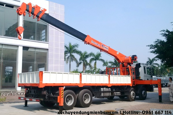 xe cẩu tự hành 10 tấn kanglim trên jac 4 chân