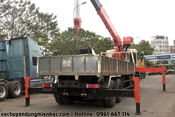 cẩu tự hàng kanglim ks2605 trên xe tải dongfeng 4 chân